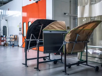 Naprawy z użyciem oryginalnych ​​​​​​części.